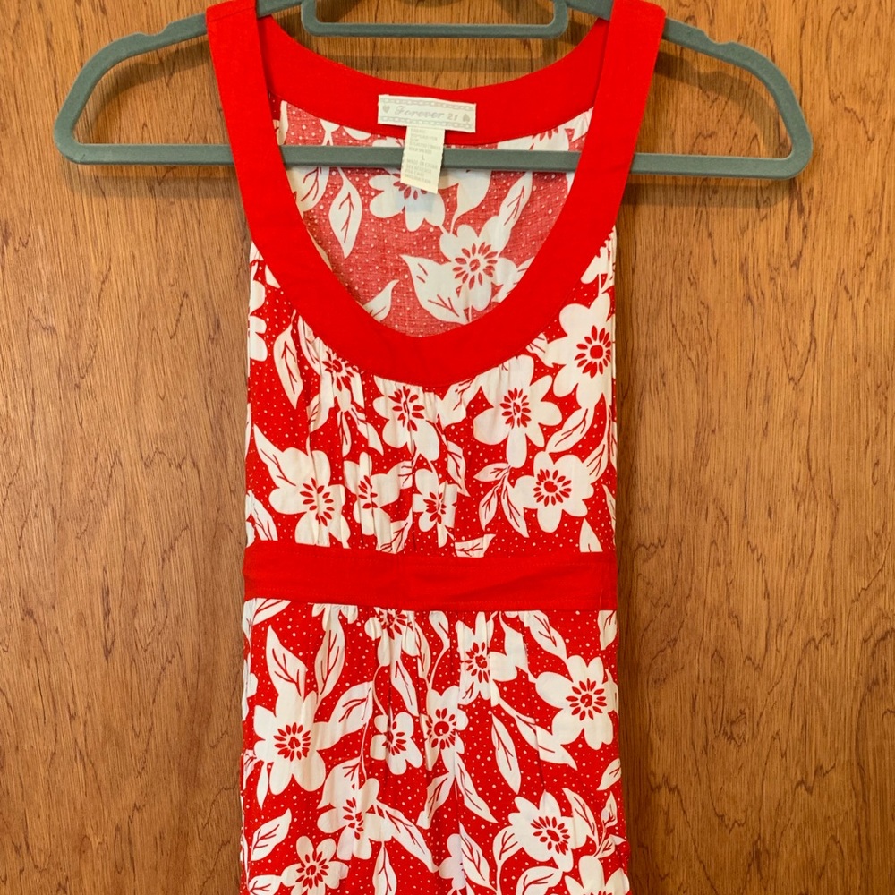 Forever 21- white & red floral tunic 🌹